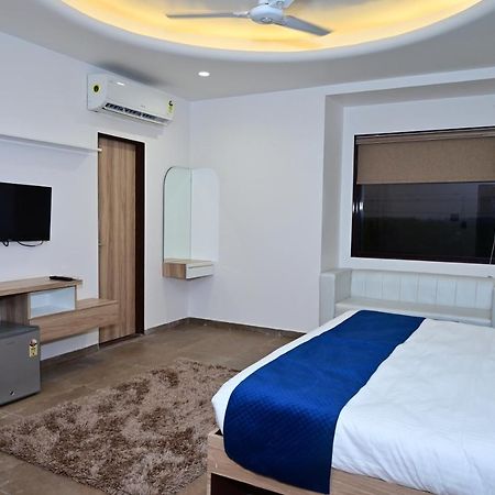 The Dwelling Inn Greater Noida Extérieur photo