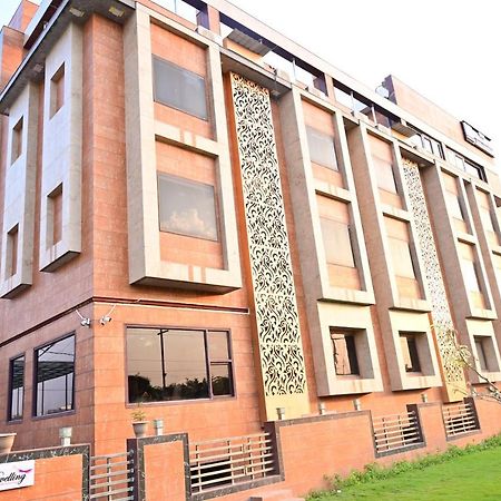 The Dwelling Inn Greater Noida Extérieur photo