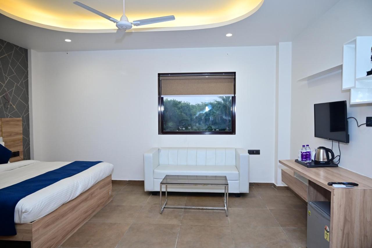 The Dwelling Inn Greater Noida Extérieur photo