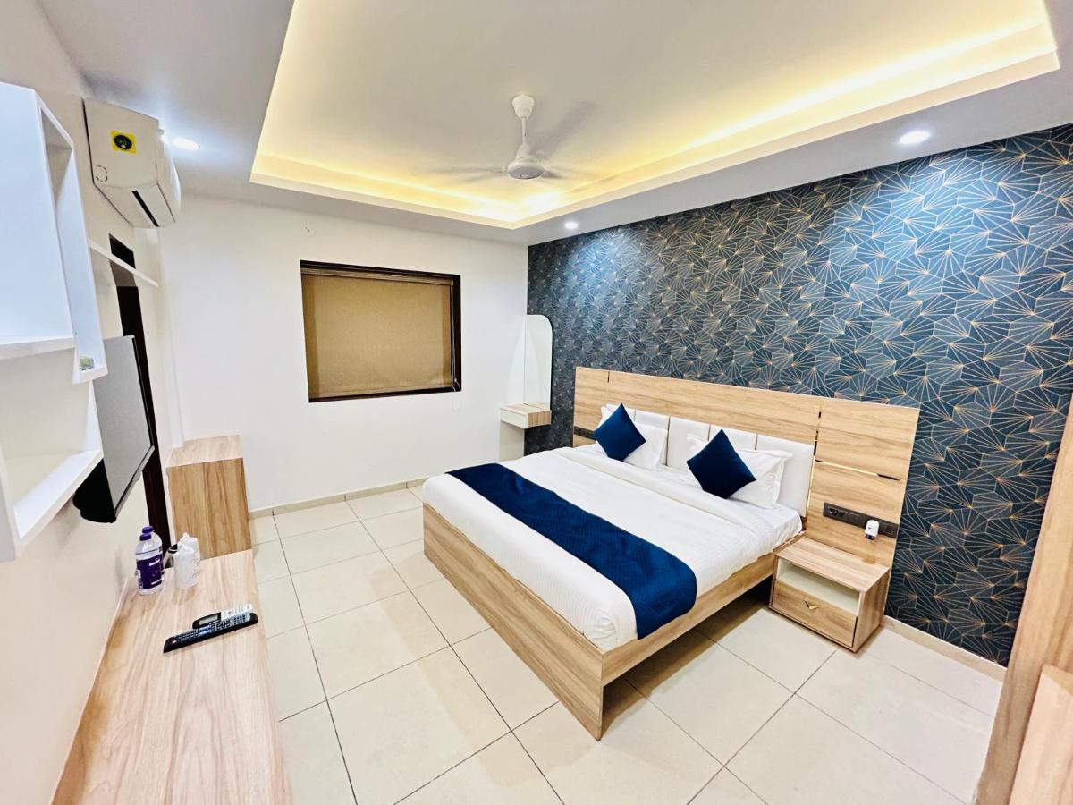 The Dwelling Inn Greater Noida Extérieur photo