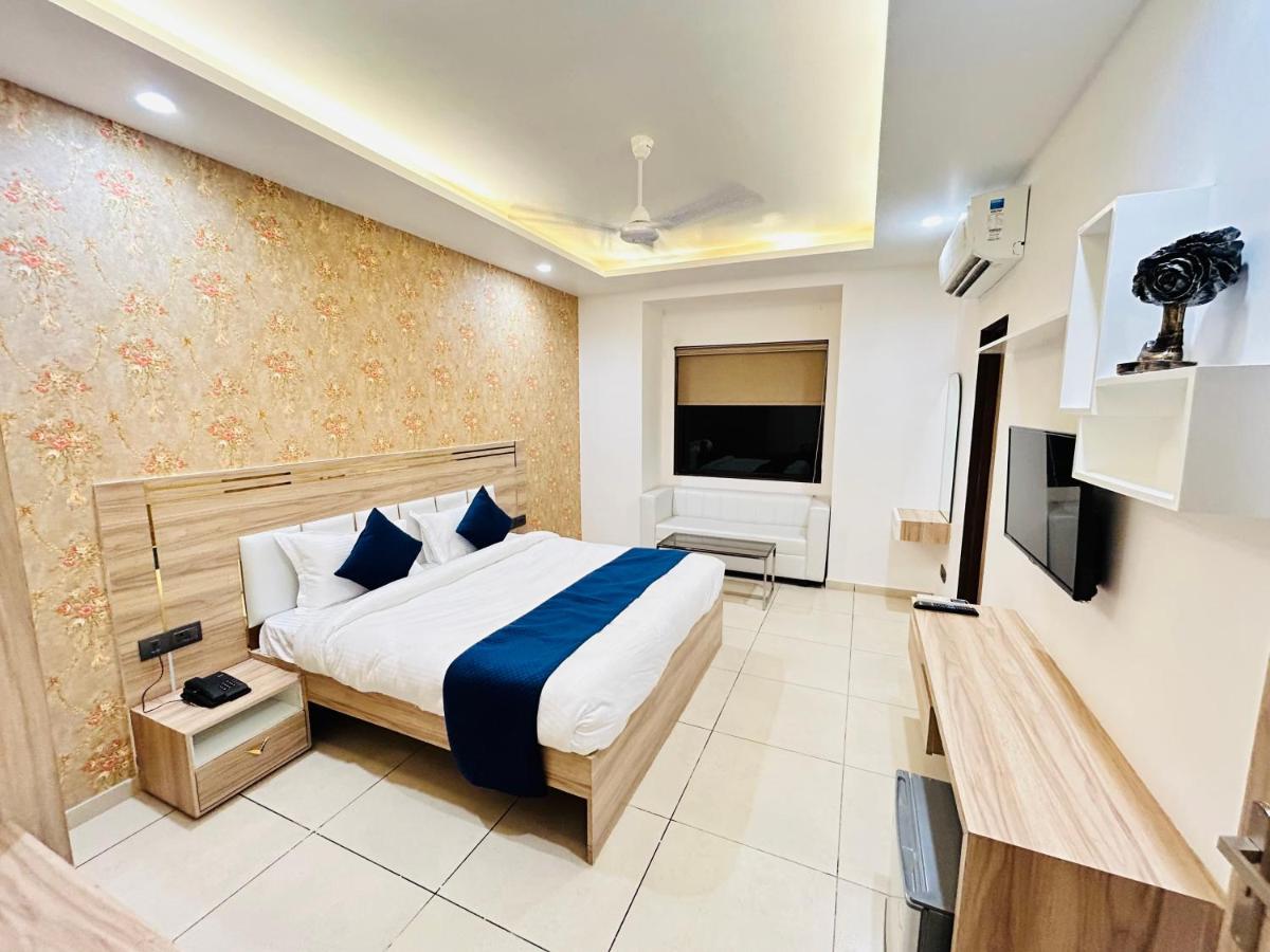 The Dwelling Inn Greater Noida Extérieur photo