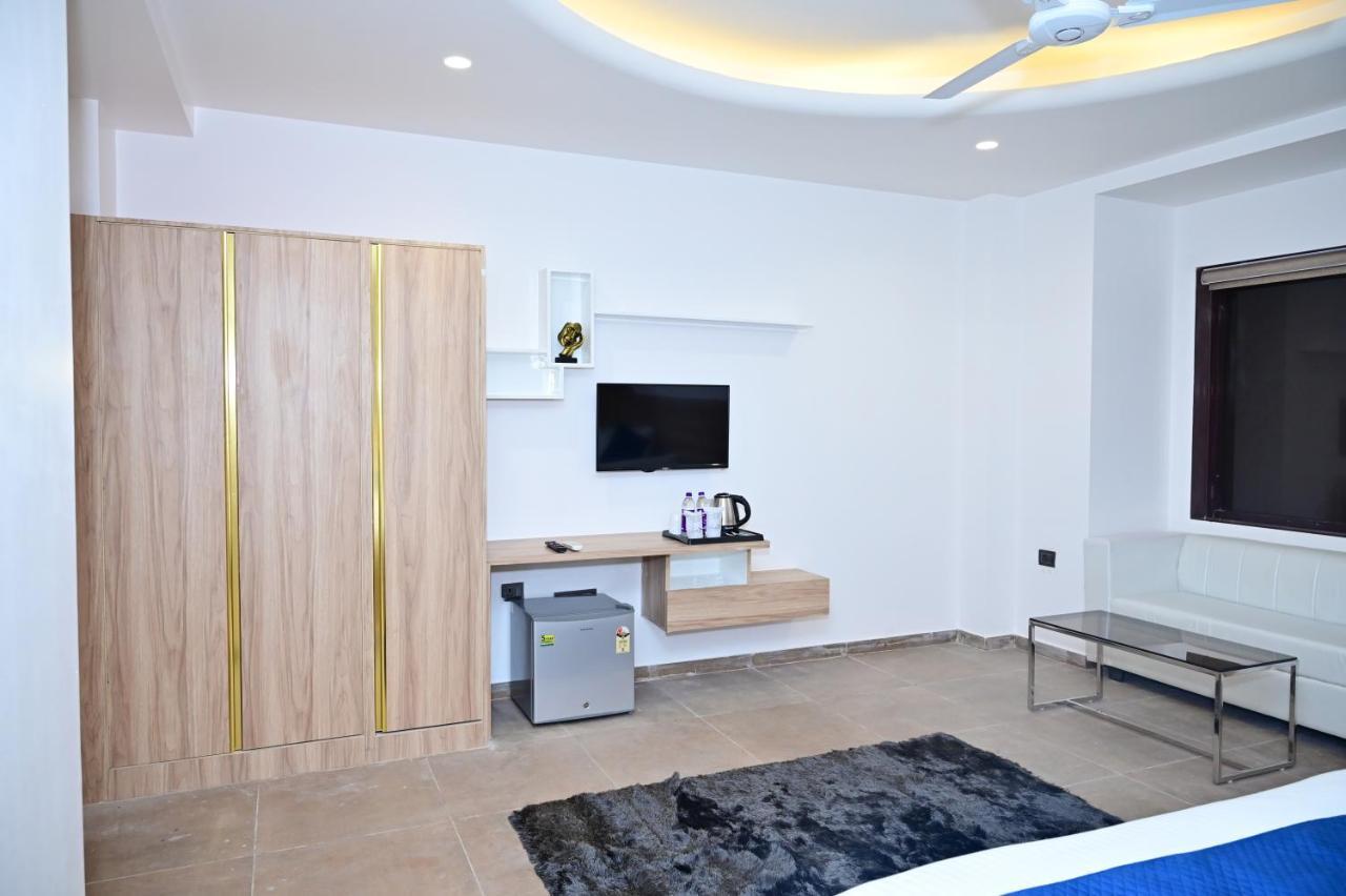 The Dwelling Inn Greater Noida Extérieur photo