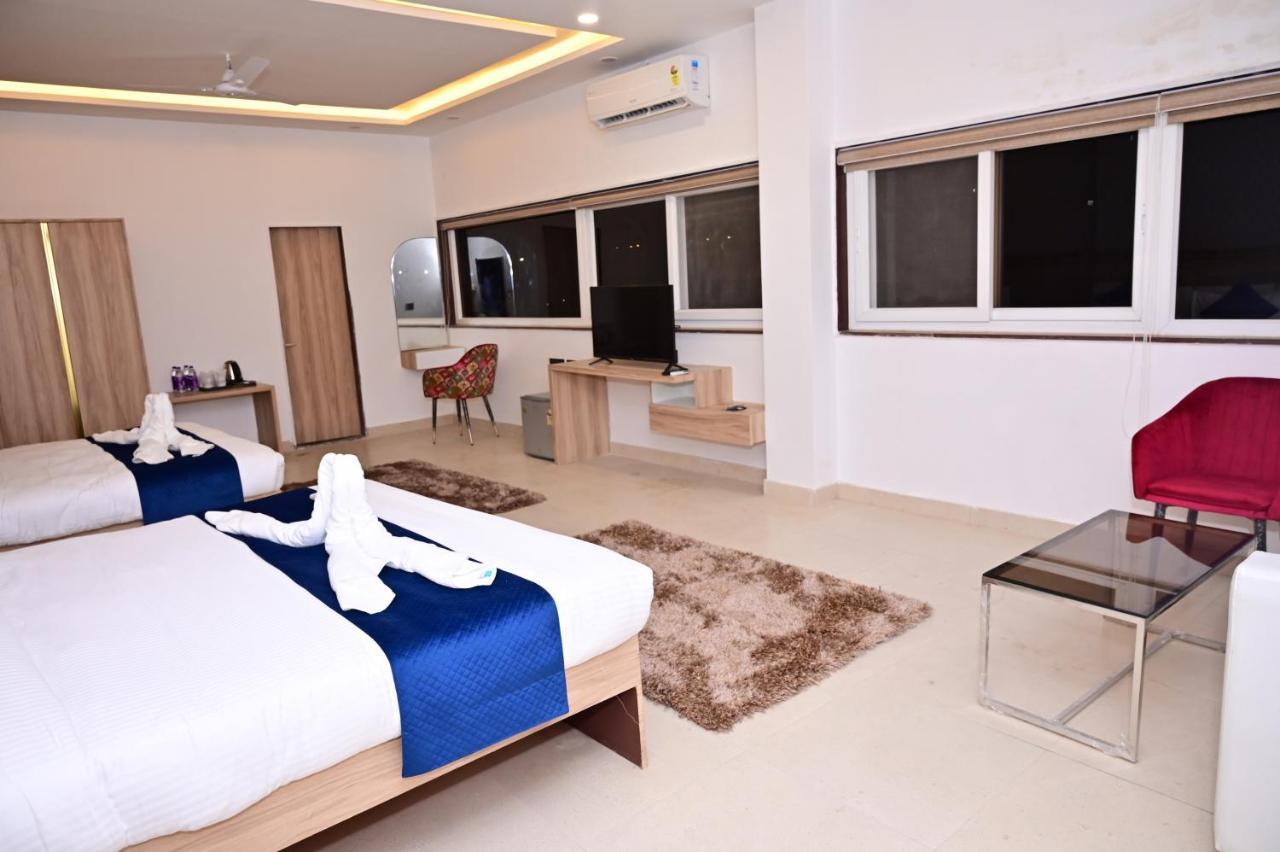 The Dwelling Inn Greater Noida Extérieur photo