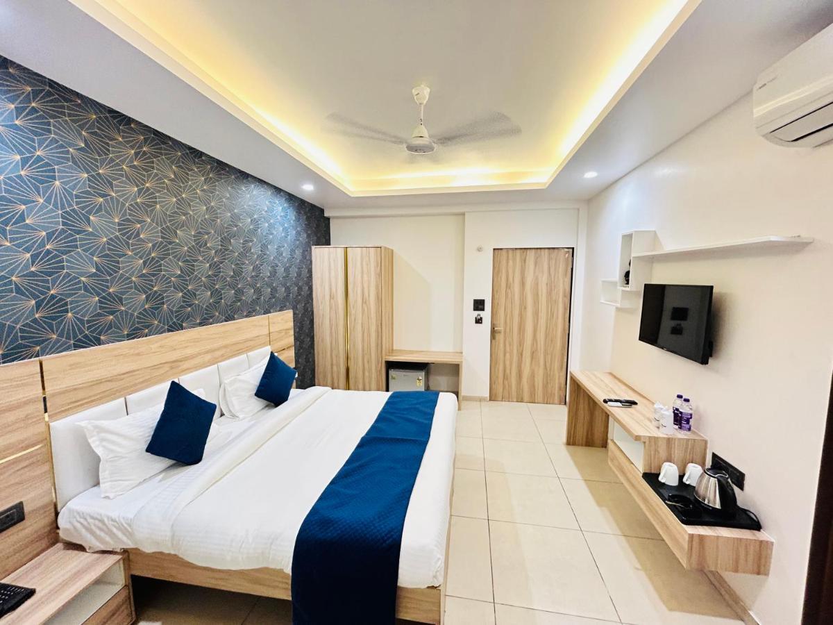 The Dwelling Inn Greater Noida Extérieur photo