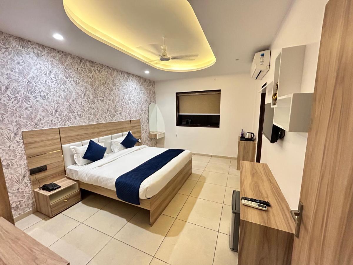 The Dwelling Inn Greater Noida Extérieur photo
