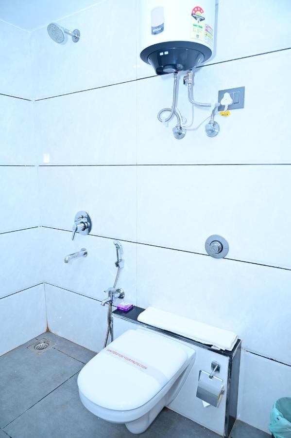 The Dwelling Inn Greater Noida Extérieur photo